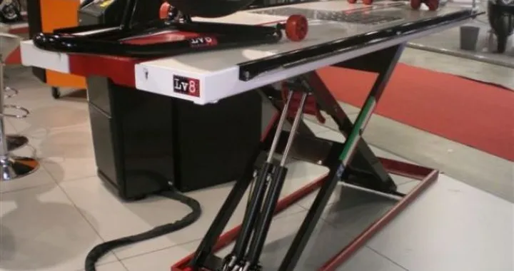 LV8 Elevate Nano: il ponte sollevatore più basso del mondo