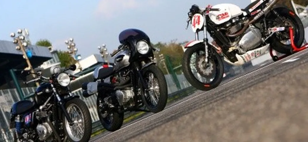 Triumph Thruxton Special in pista a Monza