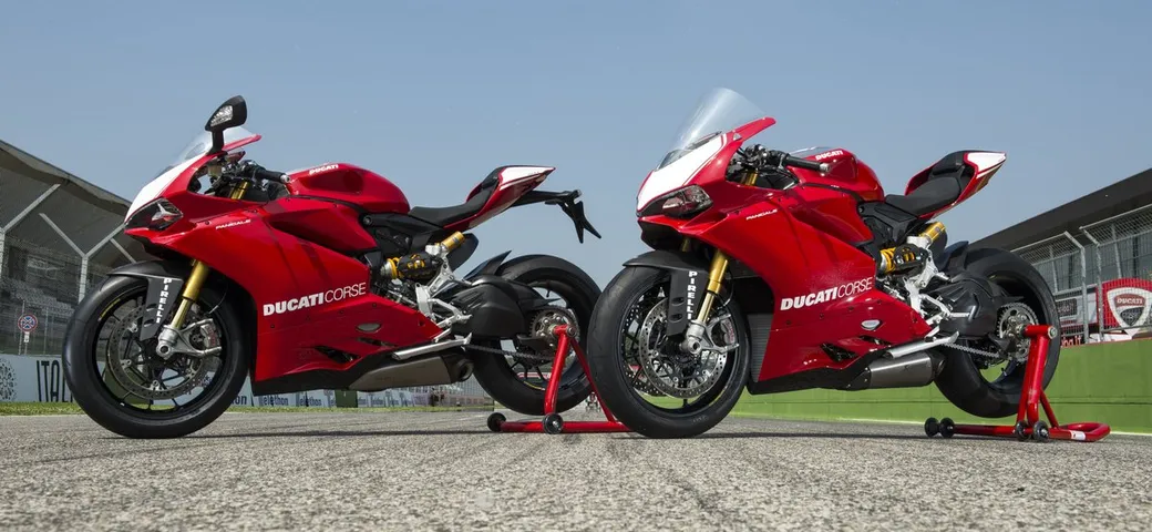 Ducati 1199 Panigale R e Panigale R Superbike 2015