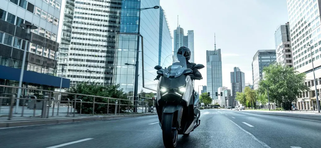 Yamaha XMax 2025: tecnologia e design rivoluzionano la gamma