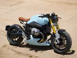 BMW R nine T Gulf: l’omaggio di Fran Manen al mito Gulf Racing su due ruote