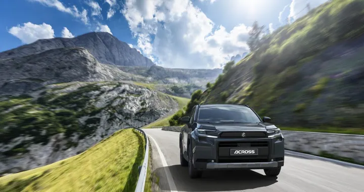 Nuova Suzuki Across Plug-in Hybrid, 309 CV, più autonomia e prezzo da 55.900 euro
