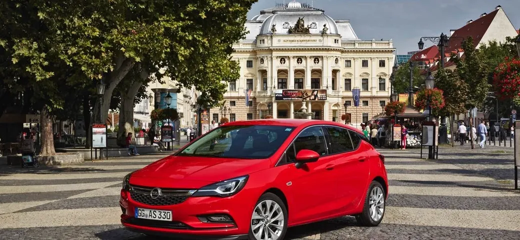 Nuova Opel Astra: primo contatto su strada