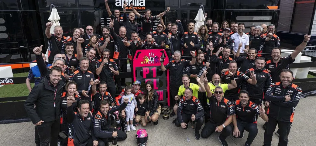 Aprilia: Aleix Espargaró si porta a casa la vittoria a Silverstone