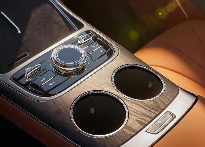 Comandi fisici: diventano obbligatori in Cina per la sicurezza dei veicoli