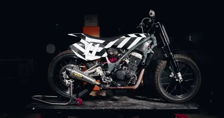 Royal Enfield debutta nel Flat Track con la nuova Sherpa FT Mk2