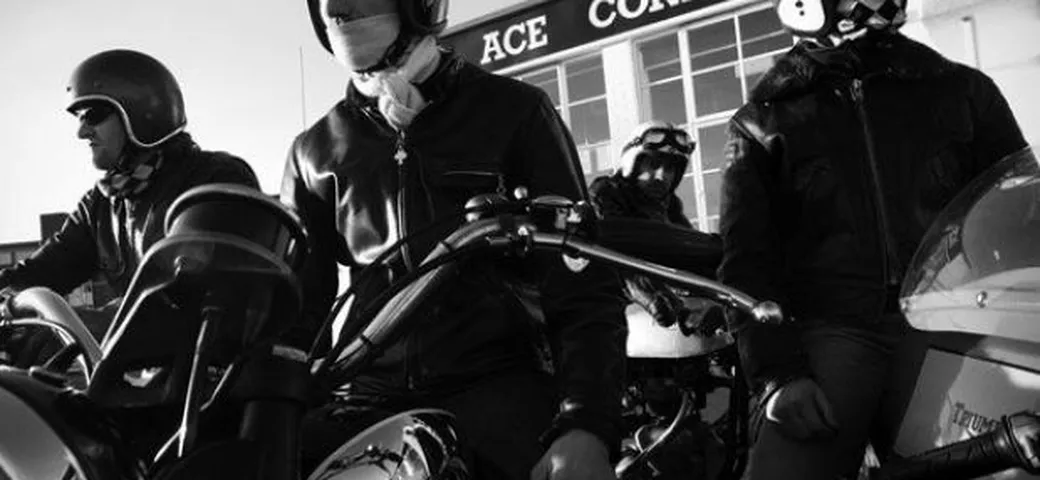 Ancora celebrazioni per i 25 anni della GSX-R all'Ace Cafe e sul circuito di Cadwell Park