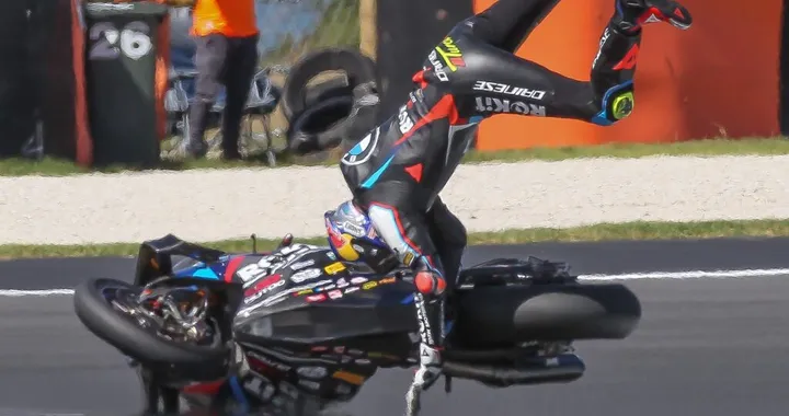 Brividi e dramma nei test Superbike: Bulega mostruoso, Rea KO con frattura