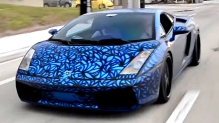 Lamborghini Gallardo: un artista la pittura a mano