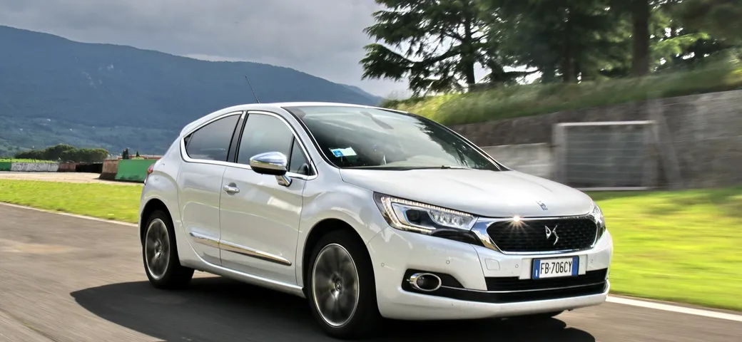 DS DS4 BlueHDi 120 So Chic: la video prova
