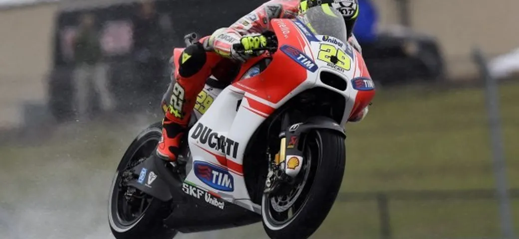 MotoGP Austin, Iannone subito 3°: 