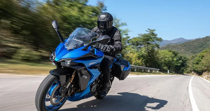 Suzuki RidePlus: 800 € di bonus acquistando le GSX-S1000GT e V-Strom 1050DE
