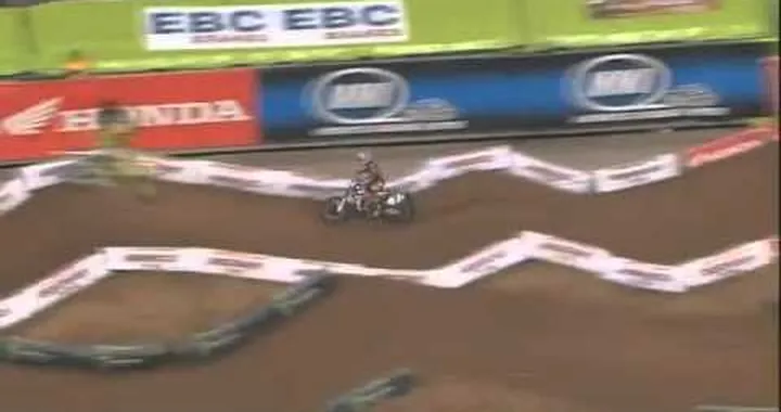 James Stewart HORRIBLE CRASH Houston 2012 Supercross