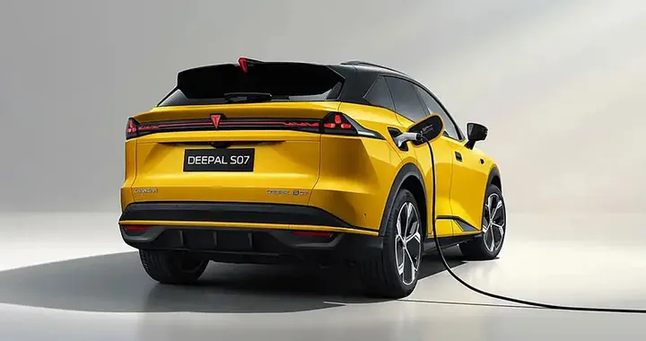 Changan Deepal S07, il SUV cinese aggiunge il motore termico: 1.060 km di autonomia