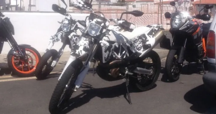 Husqvarna 701 Enduro e Supermoto: foto spia