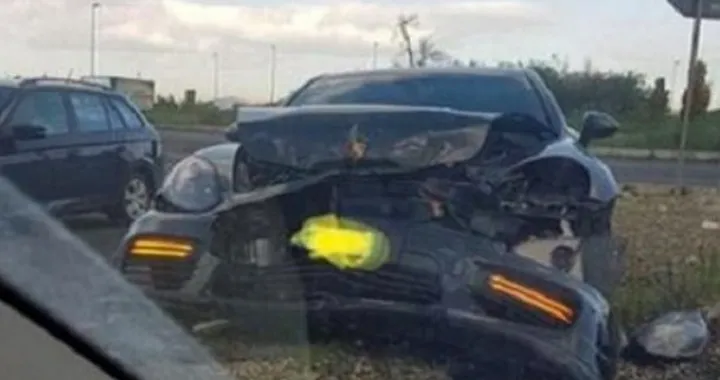 Roma, incidente per Perotti: lui illeso, Porsche distrutta
