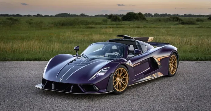 Hennessey Venom F5-M, 2.059 CV e vero cambio manuale: sfida a Ferrari