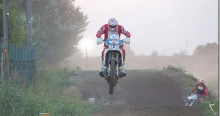 Scatto in Corsa: Africa Twin anni ‘90 al Crossodromo di Lugo