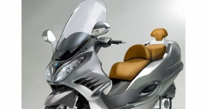 Piaggio X10: l'erede dell'X9 nel 2011?