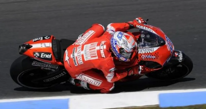 MotoGP: Casey Stoner razzo domina Phillip Island, secondo Lorenzo e terzo Rossi in volata