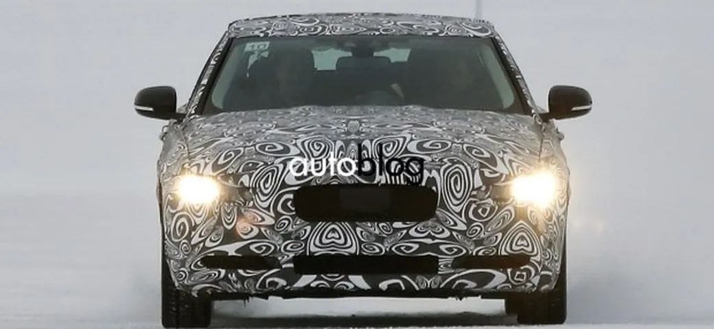 Jaguar XE: foto spia