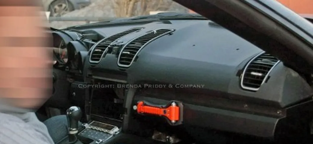 Nuova Porsche Boxster: fotografati gli interni