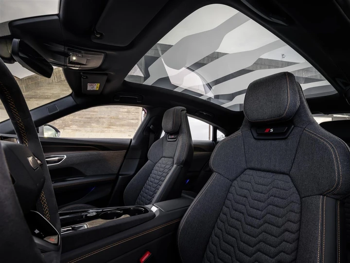 Audi e-tron GT 2024 interni