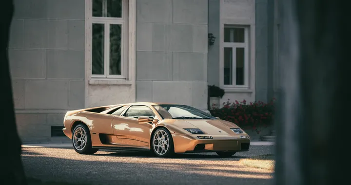 Lamborghini Diablo: la Casa del Toro omaggia la mitica V12 dell’era Chrysler