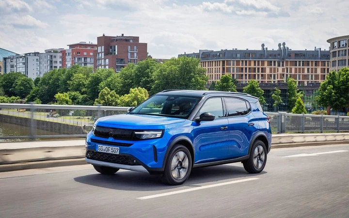 Opel Frontera GS, sportività a sette posti: un unicum nel mercato