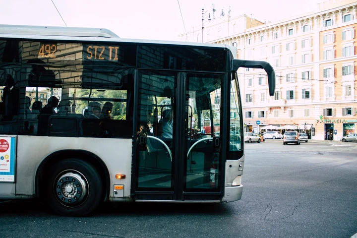 In Puglia arrivano 90 autobus a metano ma non possono essere utilizzati