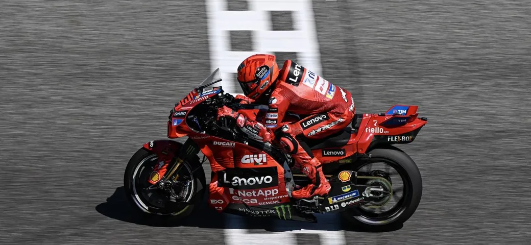 MotoGP 2025, Bagnaia vs Márquez: la sfida più attesa sta per iniziare