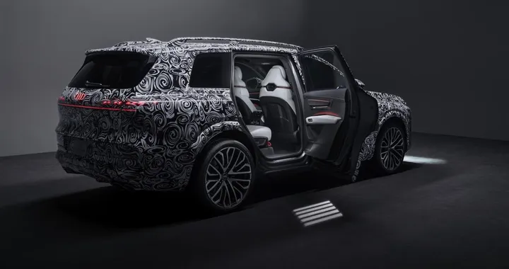 Audi Q9, gli interni all'avanguardia per sfidare BMW X7 e Mercedes GLS