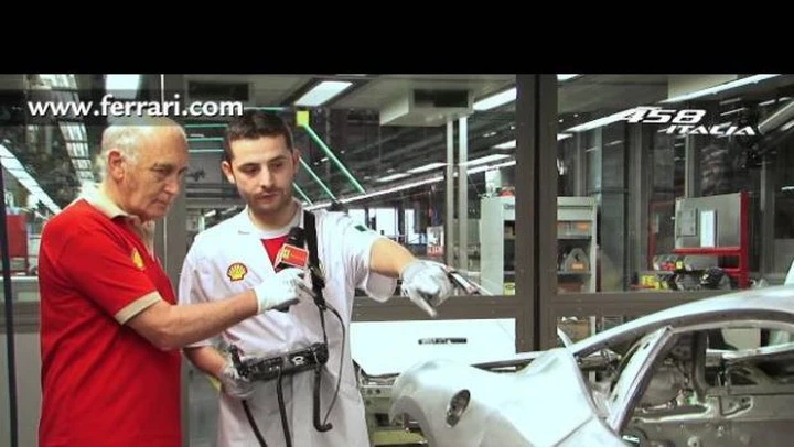 Video: come nasce la scocca di una Ferrari 458 Italia