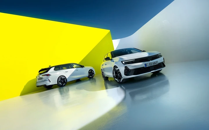 Opel Astra GSe e Sports Tourer GSe: le nuove ibride plug-in
