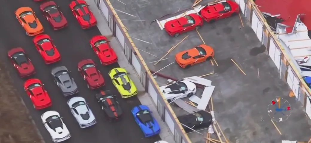 Danni milionari: 120 nuovissime Corvette distrutte da un tornado