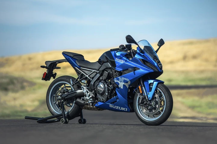 Suzuki GSX-S1000GX e GSX-8R Première Show 2023