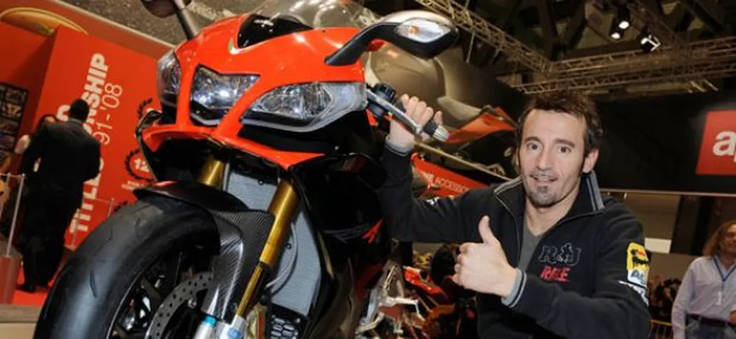 Biaggi, Capirossi, Melandri e Checa incontrano i fans al Salone Eicma di Milano 2011