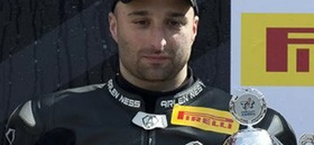 Lorenzo Lanzi nel CIV Superbike con la MV Agusta F4 del team X° Mas Racing