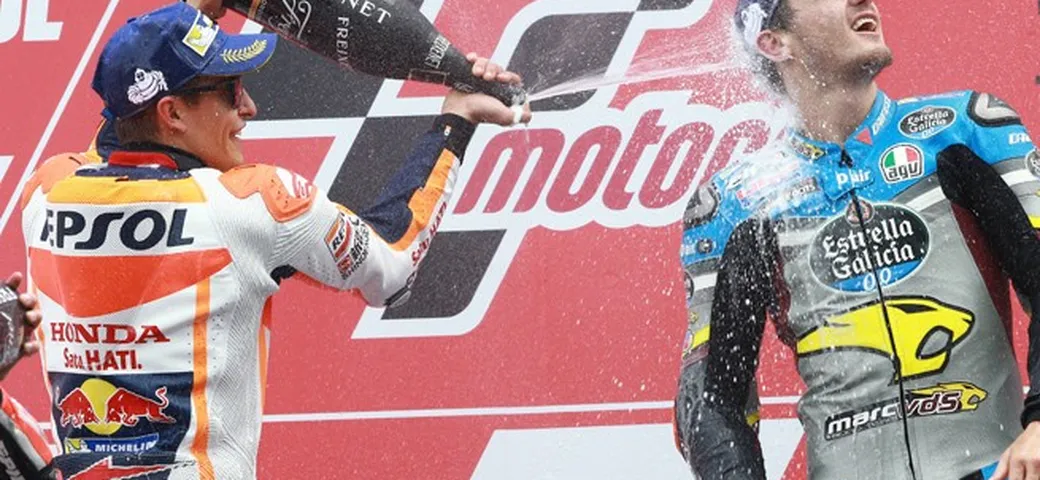Assen, MotoGP stravolta dal meteo: la “prima” di Jack Miller. Marquez, un argento che vale oro