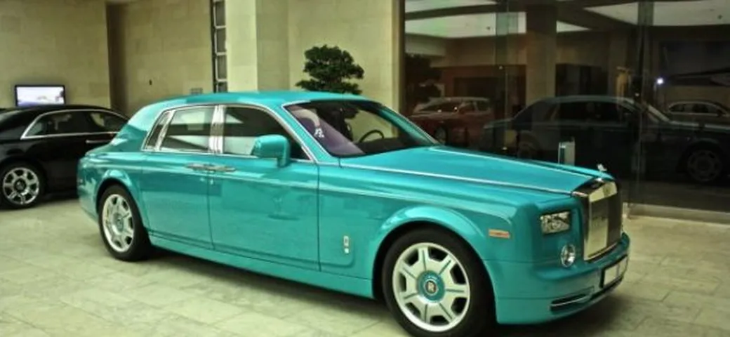 Rolls-Royce: una Phantom turchese per la famiglia reale del Qatar?