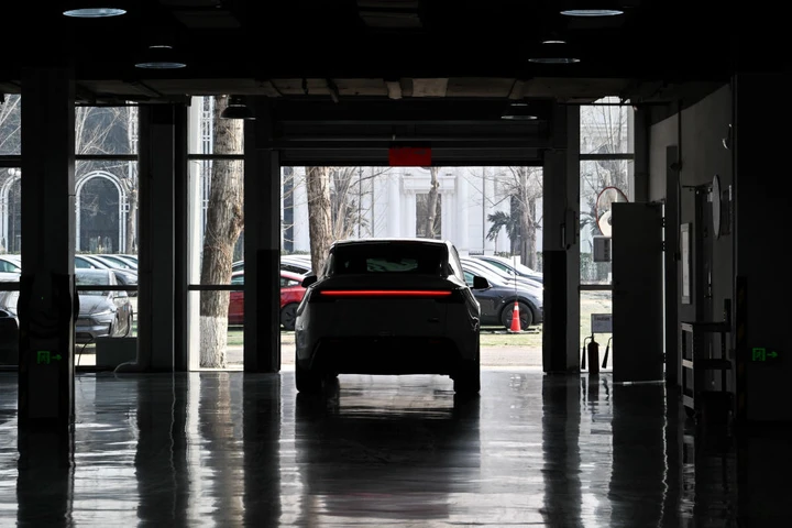 La decadenza di Tesla è testimoniata anche dal crollo di immatricolazioni a Milano