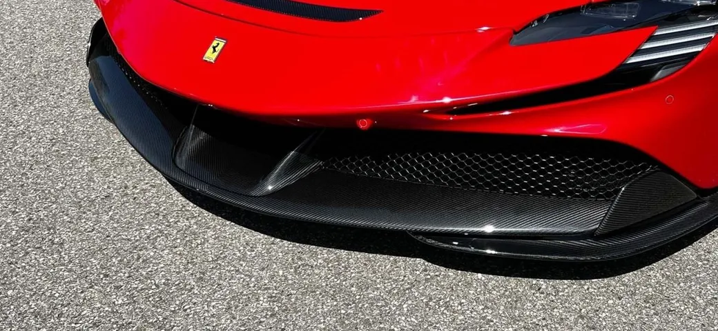 Ferrari brevetta un sistema salva-splitter: niente paura sui cordoli