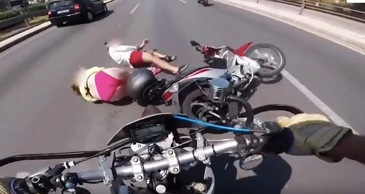 In bikini sullo scooter? No grazie...