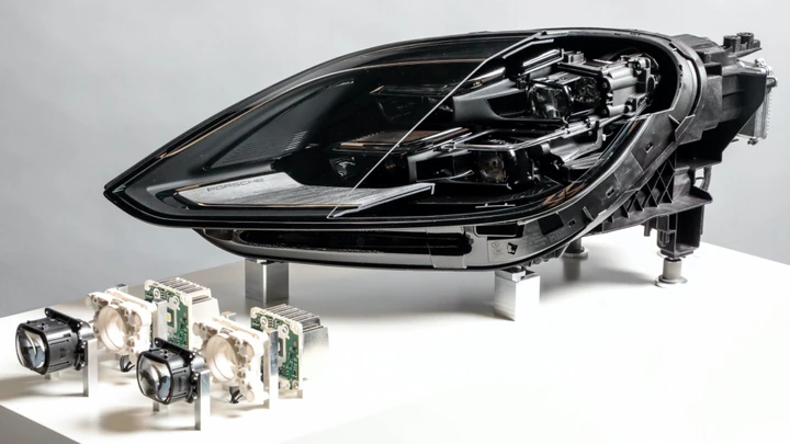 Porsche: nel 2023 i nuovi fari Matrix HD