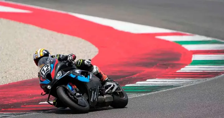 BMW brevetta un innovativo sistema di scarico variabile per MotoGP