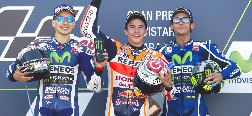 MotoGP Aragon 2016: vince Marquez su Lorenzo e Rossi, +52 in classifica [Foto]