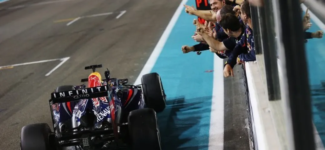 GP Abu Dhabi F1 2013: gara in solitaria per Vettel, quinto Alonso con rimonta finale
