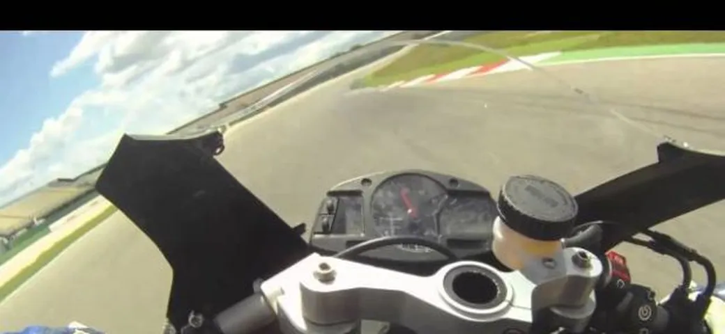 Vyrus 986 M2 in azione a Misano /video