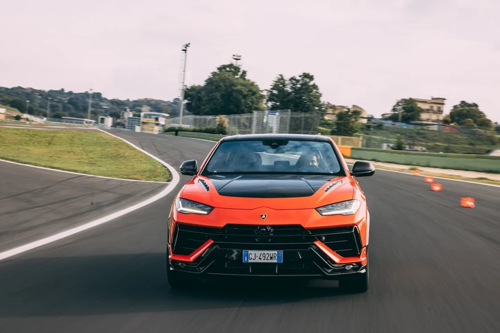 Lamborghini Urus Performante: sa fare tutto