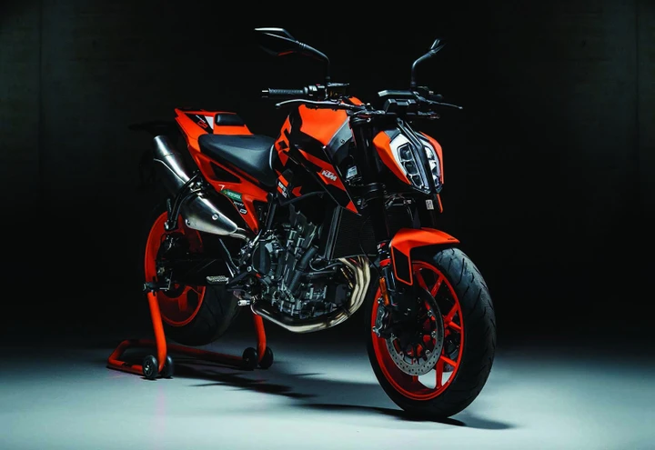 KTM 890 Duke GP 2022, ispirata alle corse: caratteristiche e prezzo